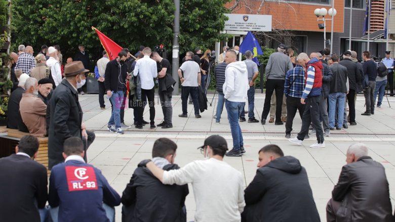 Vazhdon protesta para Kuvendit të Kosovës, protestuesit kërkojnë zgjedhje