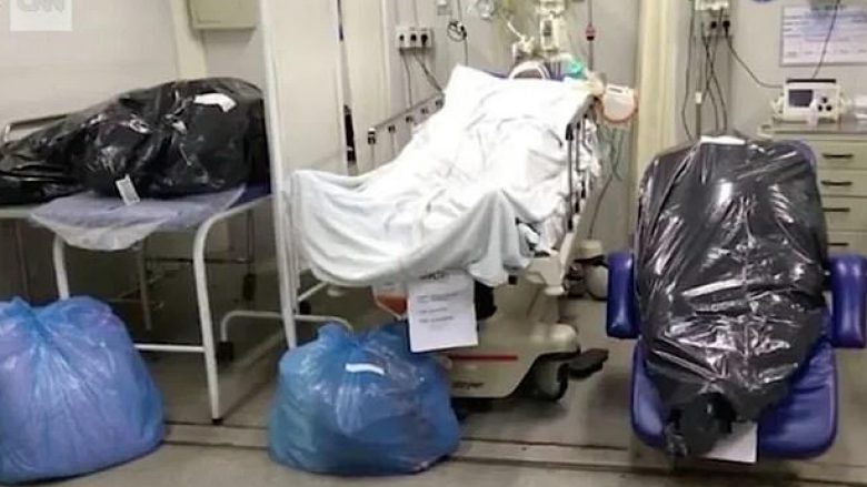Imazhet e tmerrshme tregojnë trupat e viktimave nga coronavirusi, të vendosura në qese plastike në një spital në Brazil