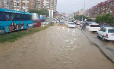 Alarm për vërshime në Kosovë, shkak i reshjeve të shiut