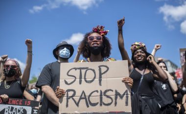 Më shumë se 10 mijë njerëz protestojnë kundër racizmit në Cyrih