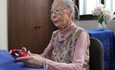 Japonezja 90-vjeçe vazhdon të luajë me lojërat kompjuterike dhe ka kanalin e saj në YouTube