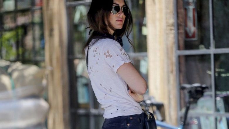 Xhinset të cilat i bart Megan Fox janë e vetmja konkurrencë e xhinseve të ngushta dhe të gjitha femrat do të dëshirojnë t’i kenë një palë sosh
