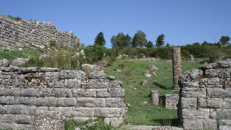 Shkatërrimi dhe “privatizimi” i qytetit antik të Albanopolisit