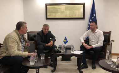 Abrashi takon Federatën e Autoshkollave të Kosovës, brenda pak ditësh fillojnë testimet