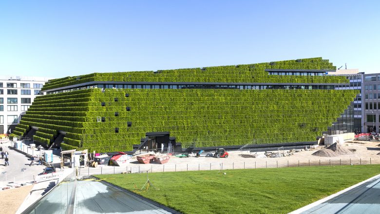 Fasada më e madhe e gjelbër në Evropë