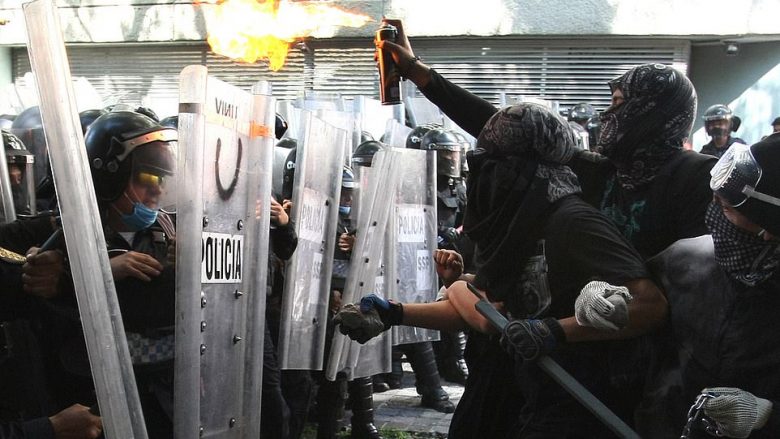 Demonstrata dhe përleshje me policinë në shtet të ndryshme të Evropës, shkaku i vdekjes nën presion të burrit me ngjyrë George Floyd