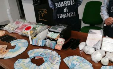 Kapen mbi 12 kilogramë kokainë në Itali, arrestohen dy vëllezërit shqiptarë