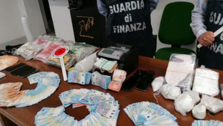 Kapen mbi 12 kilogramë kokainë në Itali, arrestohen dy vëllezërit shqiptarë