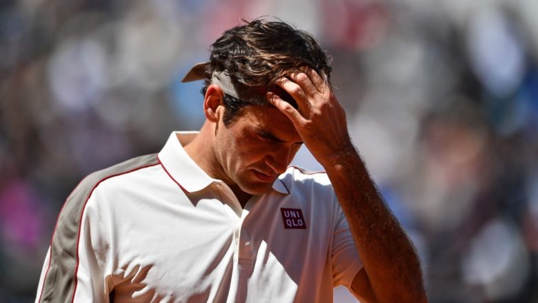 Roger Federer mbetet jashtë fushave të tenisit deri në vitin 2021