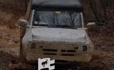 Ford Bronco i ri tregon kapacitetin nëpër rrugë malore me baltë të dendur