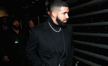Drake publikon një fotografi të ëmbël të djalit të tij