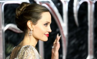 Angelina Jolie dhuron 200 mijë dollarë për të luftuar kundër racizmit