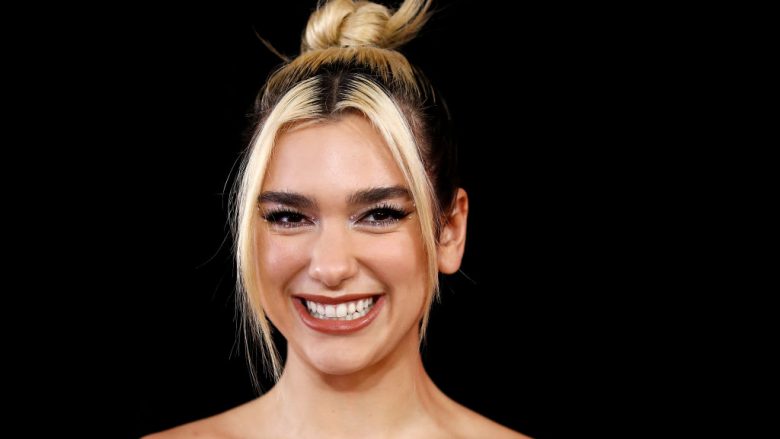 Dua Lipa pozon me bikini, shfaq figurat e formësuara trupore