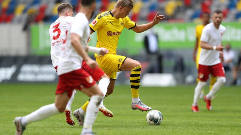 Dortmundi vuan, por fiton në fund ndaj Dusseldorfit