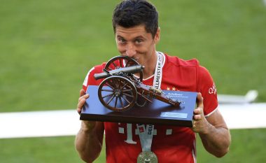 Lewandowski kurorëzohet me trofeun e golashënuesit më të mirë të Bundesligës për këtë edicion