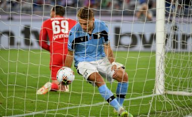 Lazio fiton me rikthim ndaj Fiorntinës falë dyshes Immobile – Alberto, mbetet në luftë për titull