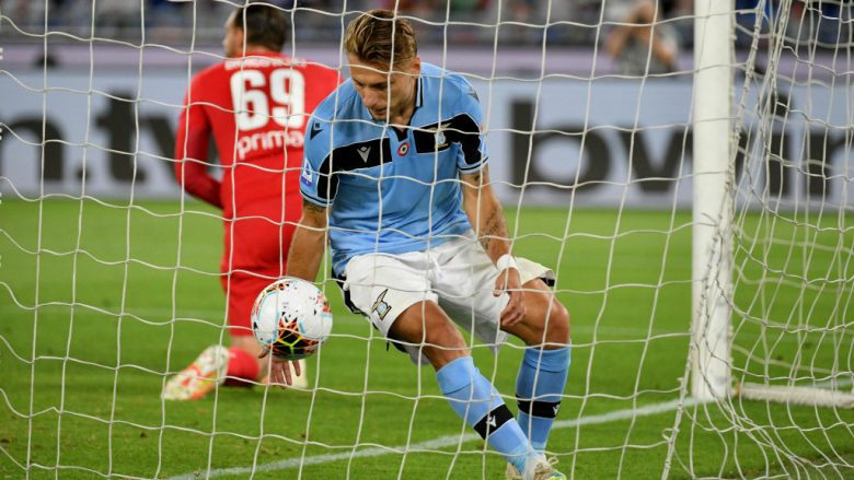 Lazio fiton me rikthim ndaj Fiorntinës falë dyshes Immobile – Alberto, mbetet në luftë për titull