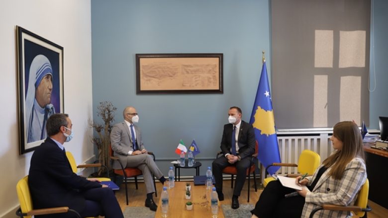 ​Italia mbetet e angazhuar të fuqizojë sistemin shëndetësor të Kosovës