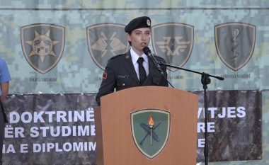 Rrëfimi i kadetes së parë nga Shqipëria që diplomoi në FSK dhe mori çmimin e kadetes më të dalluar