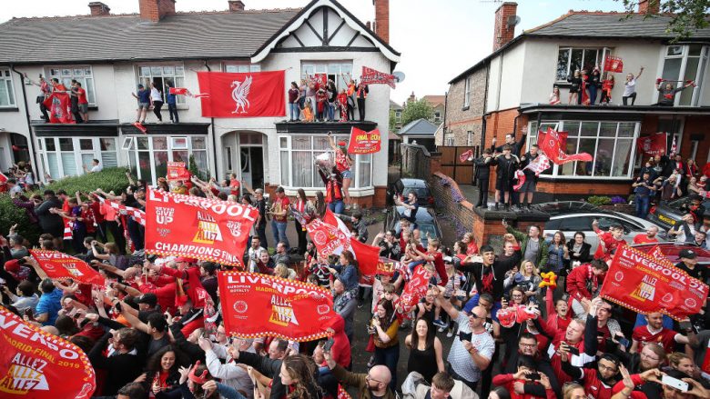 Klopp: Liverpooli do ta bëjë paradën festive kur të vijë koha, edhe nëse njerëzit mendojnë se jemi të çmendur