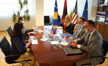 Selimi takon drejtoreshën e USAID-it në Kosovë, flasin për sundimin e ligjit