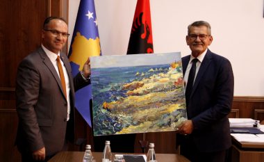 Ministri Krasniqi dhe kryetari i Ulqinit dakordohen për rritje të bashkëpunimit në fushën e turizmit
