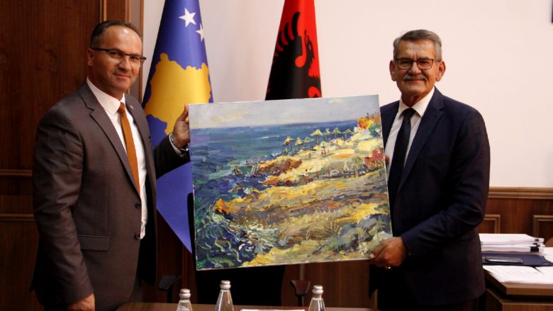 Ministri Krasniqi dhe kryetari i Ulqinit dakordohen për rritje të bashkëpunimit në fushën e turizmit