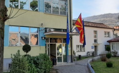 Në oborrin e një shkolle fillore në Tetovë është gjetur pistoletë