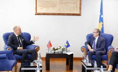 Hoti dhe ambasadori norvegjez flasin për dialogun Kosovë-Serbi