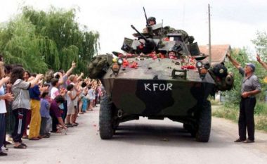 Prishtina shënon 21-vjetorin e çlirimit, Orkestra Frymore e FSK-së parakalon në shesh