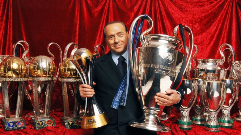 Kishte yjet e futbollit si Kaka, Van Basten, Shevchenko, Maldini e shumë të tjerë në skuadër – por Berlusconi zgjedh një tjetër si më të mirin në histori