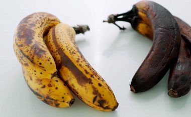 Futeni bananen e pjekur shumë në qese me oriz: Shikoni veprimin që do të ndodhë!