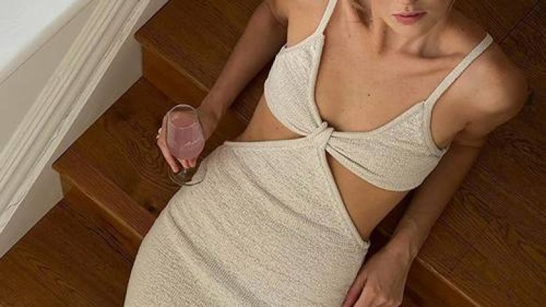 Çdo fustan këtë verë duket se do ta përmbajë këtë detaj