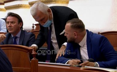 Tension ndërmjet deputetëve në Kuvendin e Shqipërisë