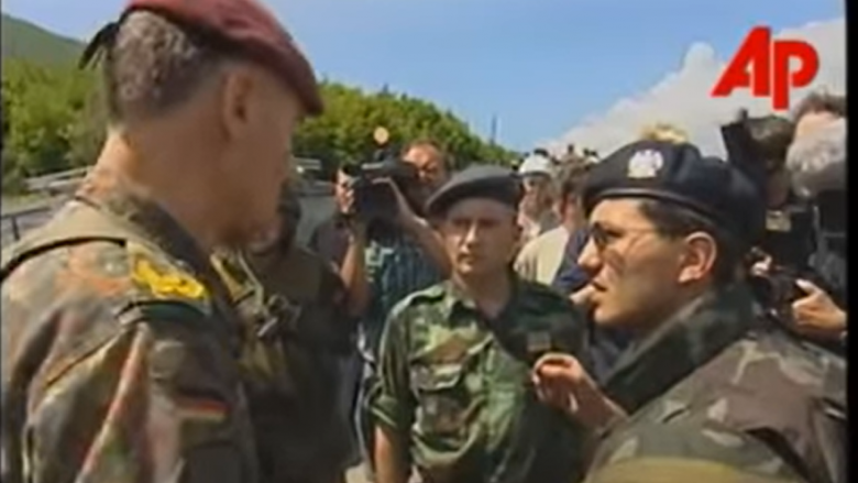 Momente tensionuese: Pamje kur gjenerali gjerman u kishte dhënë ultimatum prej 30 minutash forcave serbe për t’u larguar nga Prizreni