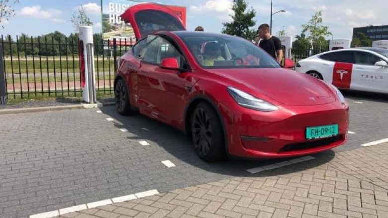 Modeli Tesla Y shihet në Evropë
