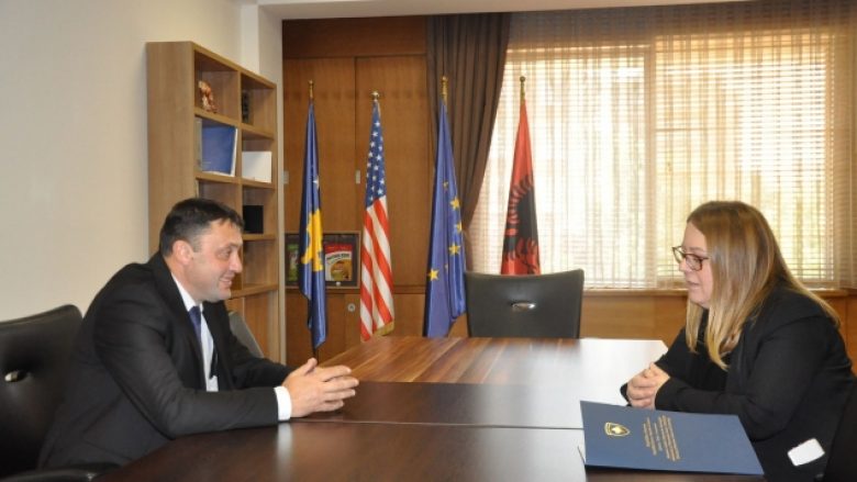 ​Ministrja Bajrami i dorëzoi detyrën ministrit të ri Ramë Likaj