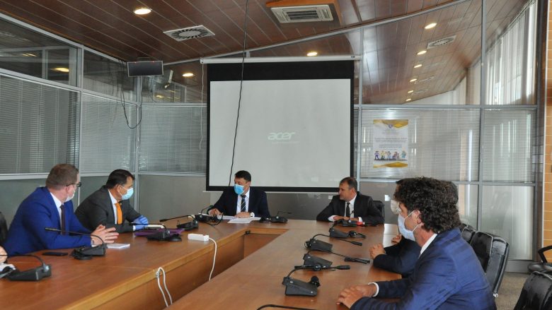 Ministri Likaj takoi rektorët e universiteteve publike