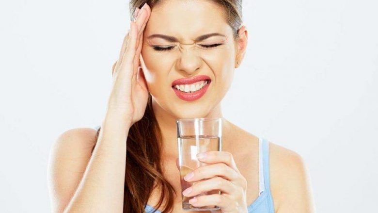 Tri shenja që tregojnë se duhet të pini më shumë ujë