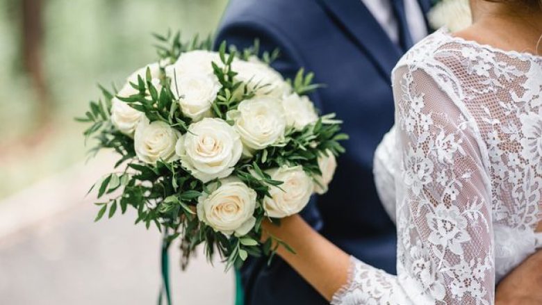 Tubimet dhe COVID-19: A ka ardhur koha për t’i harruar “dasmat e mëdha”?