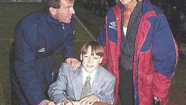 Babai i John Terry ishte i nervozuar me të shkaku që refuzoi Unitedin për Chelsean – madje kishte refuzuar të ishte prezent në nënshkrimin e kontratës