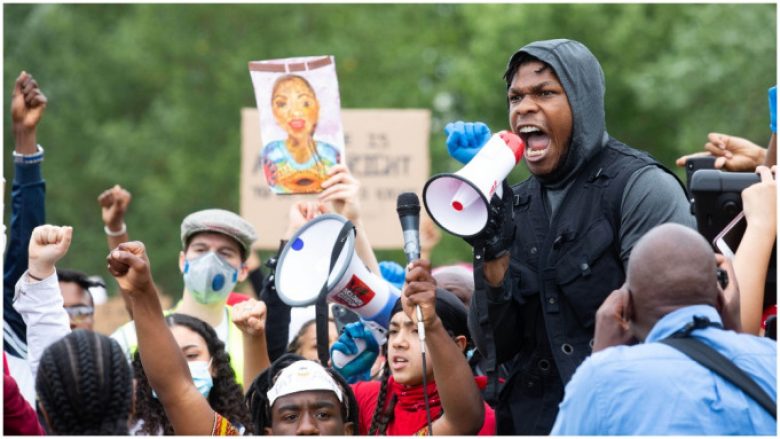 Aktori i “Star Wars”, John Boyega flet për racizmin: Njerëzit me ngjyrë kanë pasur gjithmonë rëndësi