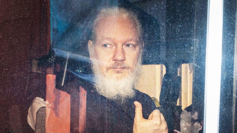 “Assange duhet të marrë pjesë në seancën për ekstradim në SHBA”