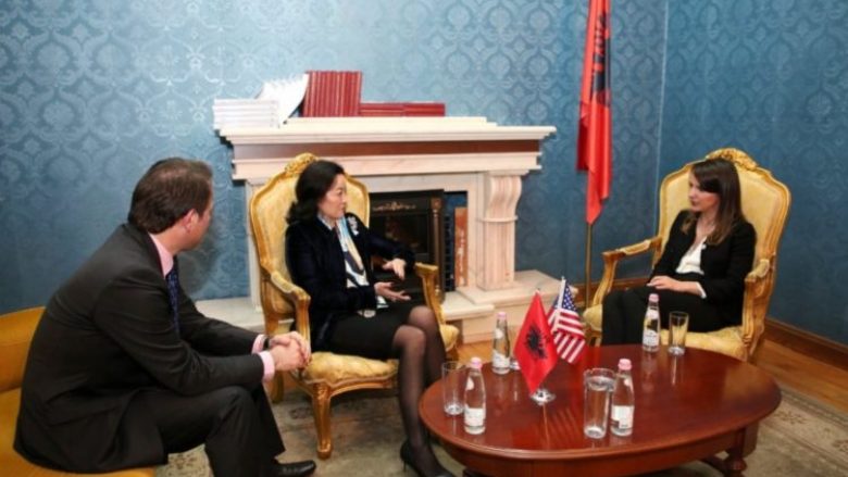Ambasadorja amerikane zbardh detaje nga takimi me Rudina Hajdarin