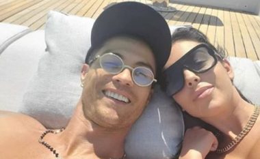 Georgina i bën dedikim romantik Ronaldos gjatë pushimeve: E vetmja gjë që më pëlqen më shumë se ti ‘është’ ne