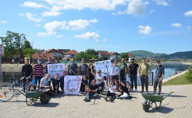 Qytetarët pastrojnë për herë të dytë liqenin akumulues të Mitrovicës