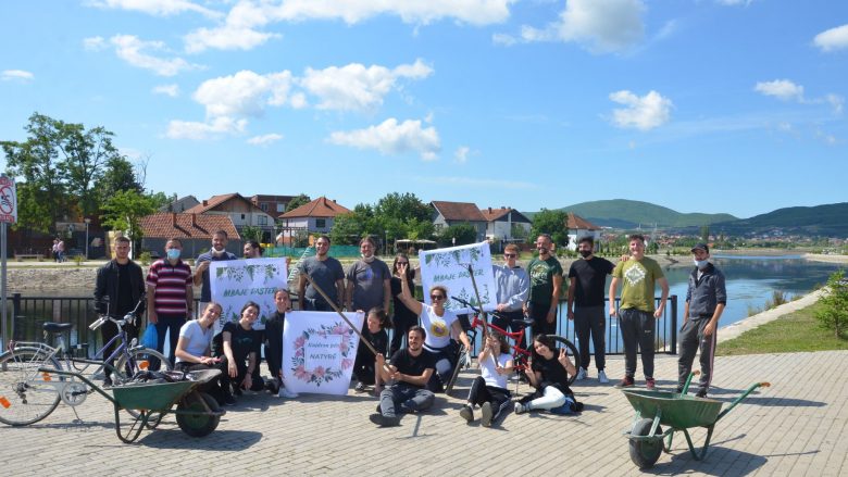 Qytetarët pastrojnë për herë të dytë liqenin akumulues të Mitrovicës