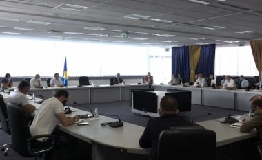 Gastronomët nuk po zbatojnë rekomandimet për parandalimin e COVID-19, ministri Krasniqi paralajmëron mbylljen e restoranteve