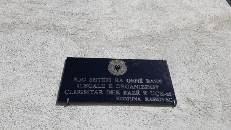 Në 21-vjetorin e çlirimit, Komuna e Rahovecit vendos pllaka në shtëpitë bazë të UÇK-së