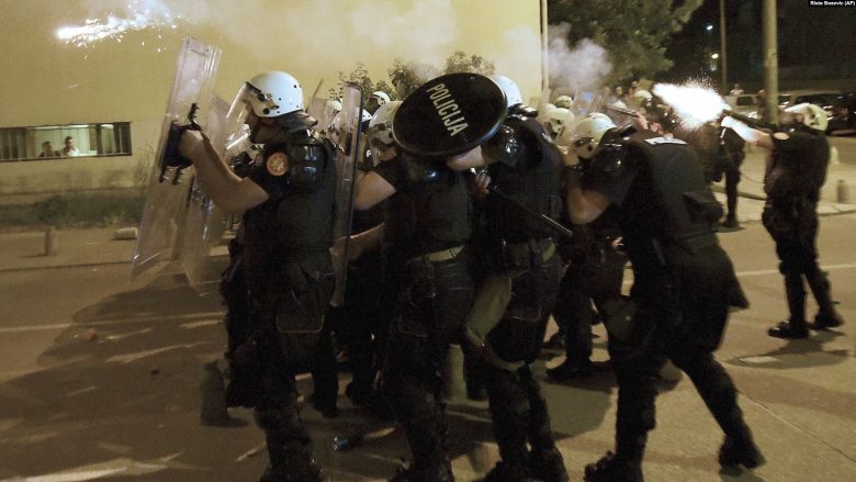 Policia malazeze arreston dhjetëra protestues, përkrahës të Serbisë dhe Rusisë